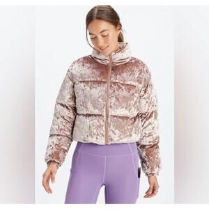 Fabletics Wander Crushed
Velour Cropped Puffer Jacket Medium